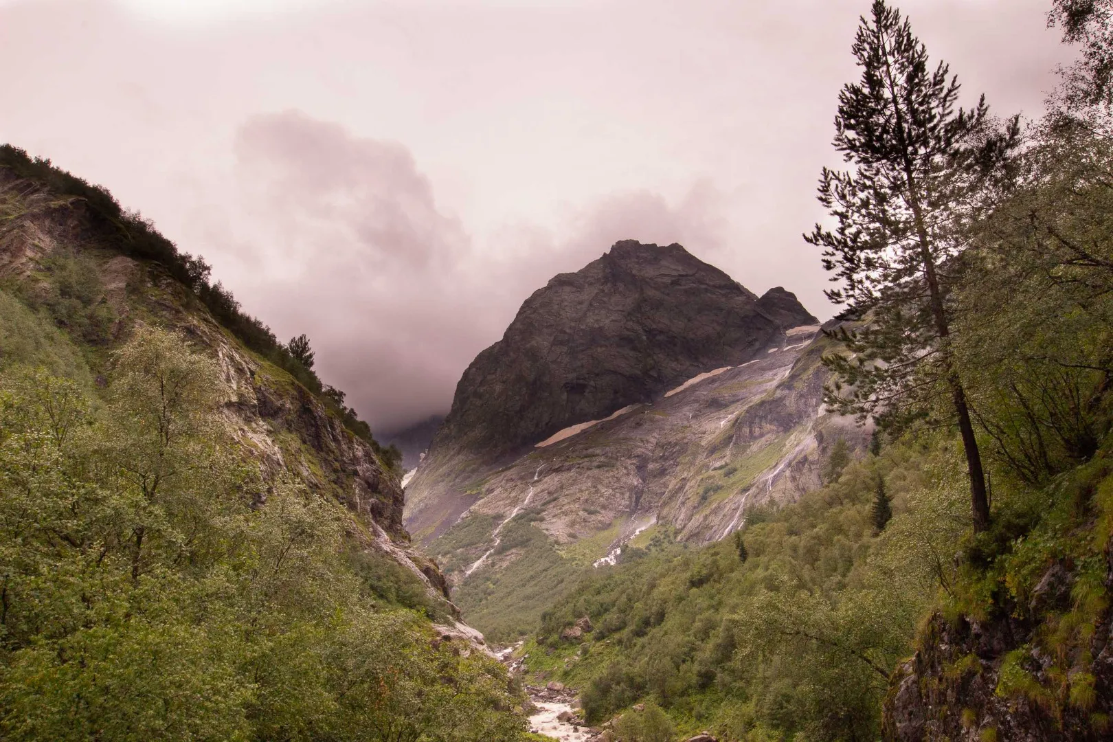 How to reach Amanauz gorge