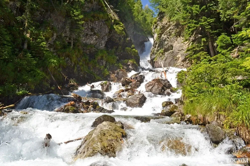 White waterfalls — Route photo 4